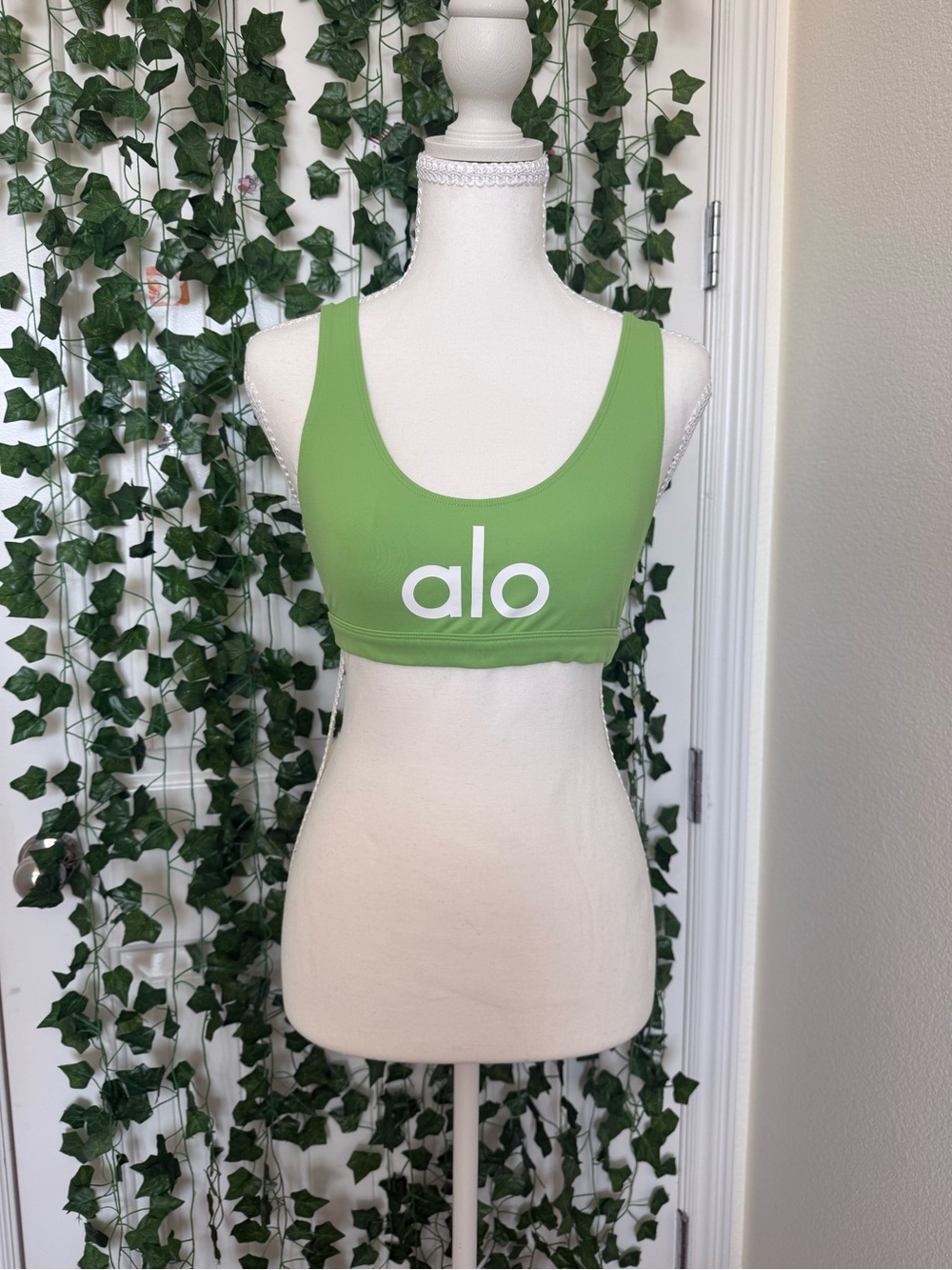 ALO Yoga Logo Scoop Neck Sports Bra in Lime Green